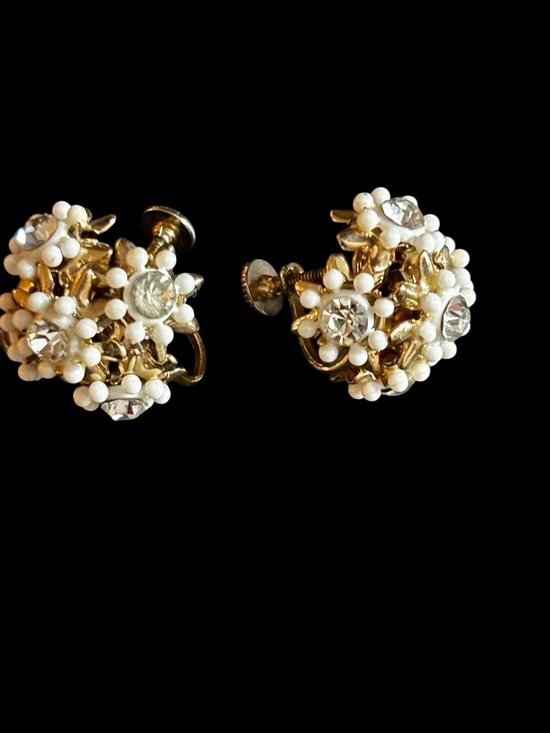 Jewelry - Vintage Floral Gold and White Crystal Cluster Screw-Back Earrings